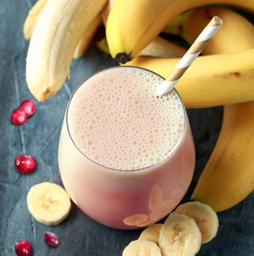 BANANA AND CRANBERRY SMOOTHIE WITH OAT FLAKES AND FLAX SEEDS